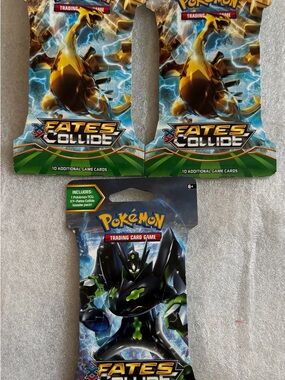 Pokémon TCG Fates Collide Booster Pack - Black & Green Artwork pack of 3.